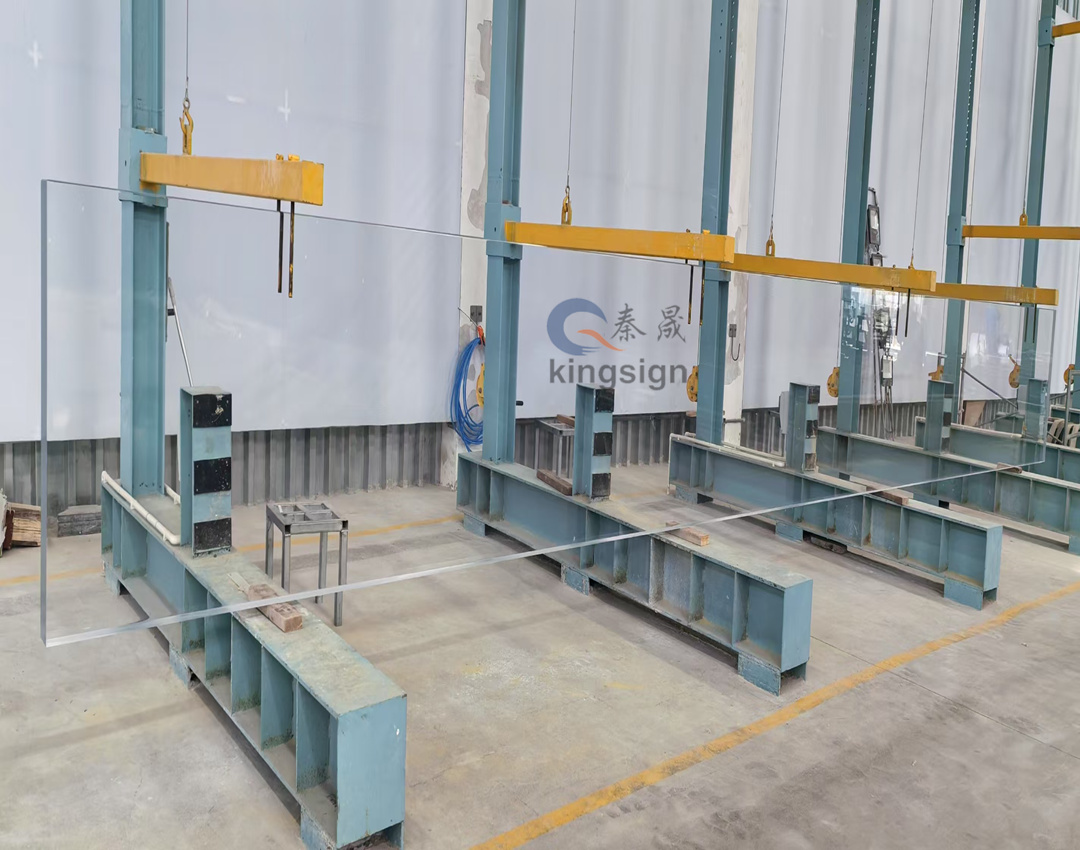 ما هو الفرق بين شبكي الزجاج والزجاج المقسى